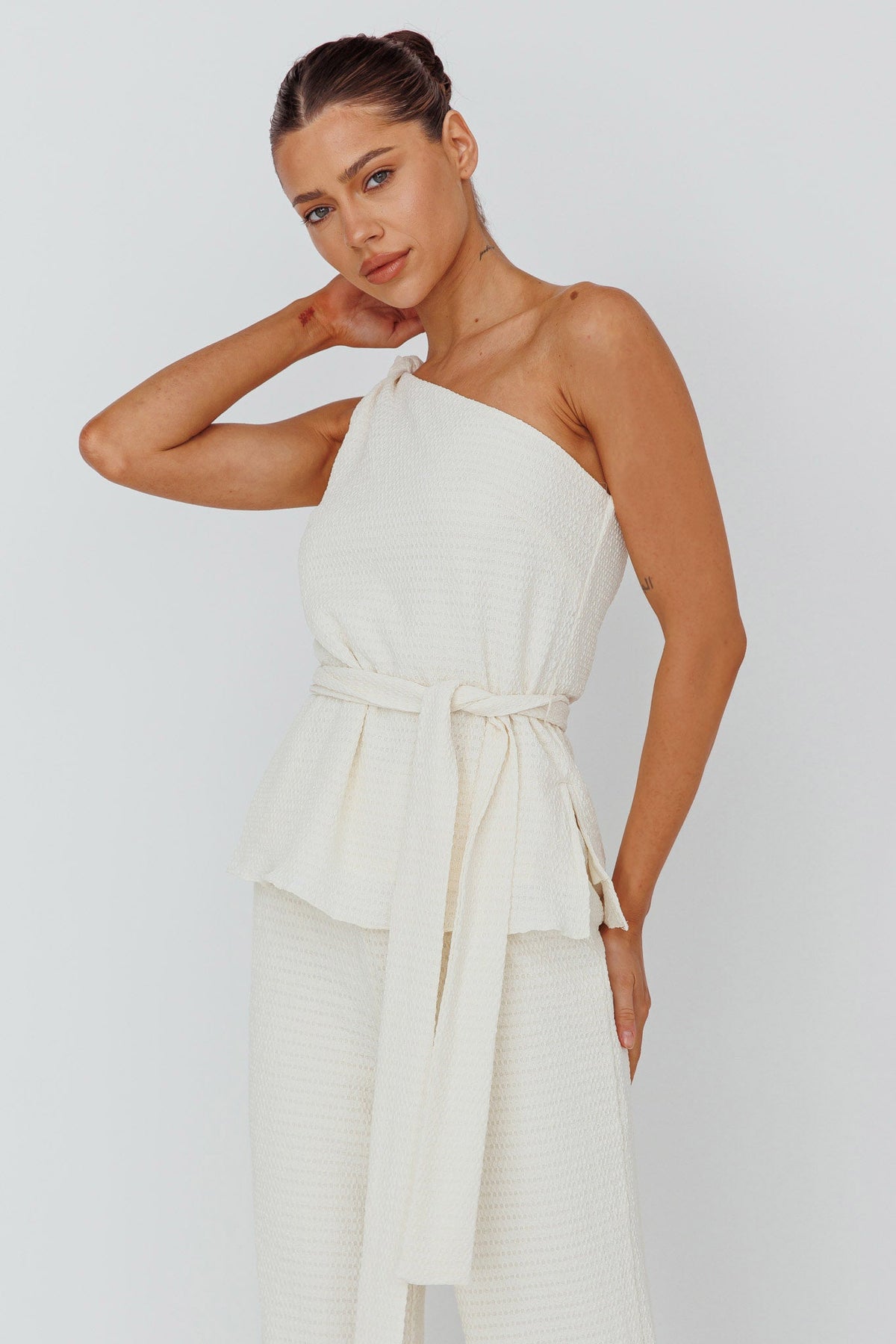 Austin City One-Shoulder Waist Tie Top Cream