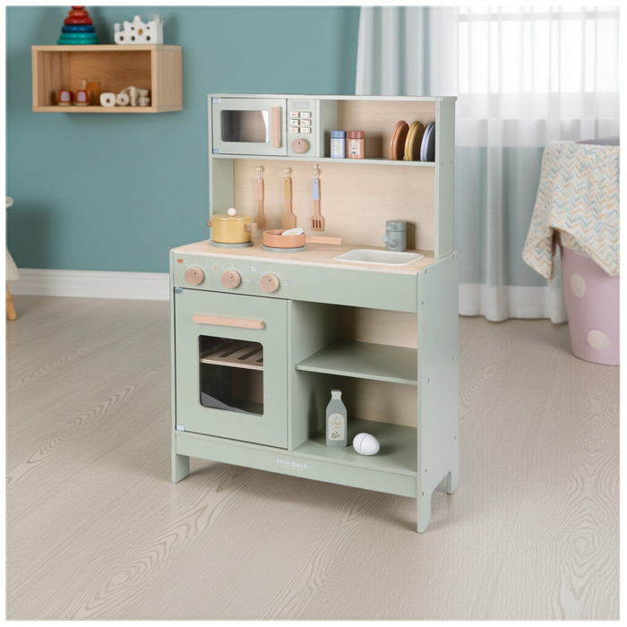 Personalisierte Spielküche aus Holz in Mint mit Name – Lifestyle-Ansicht im Kinderzimmer