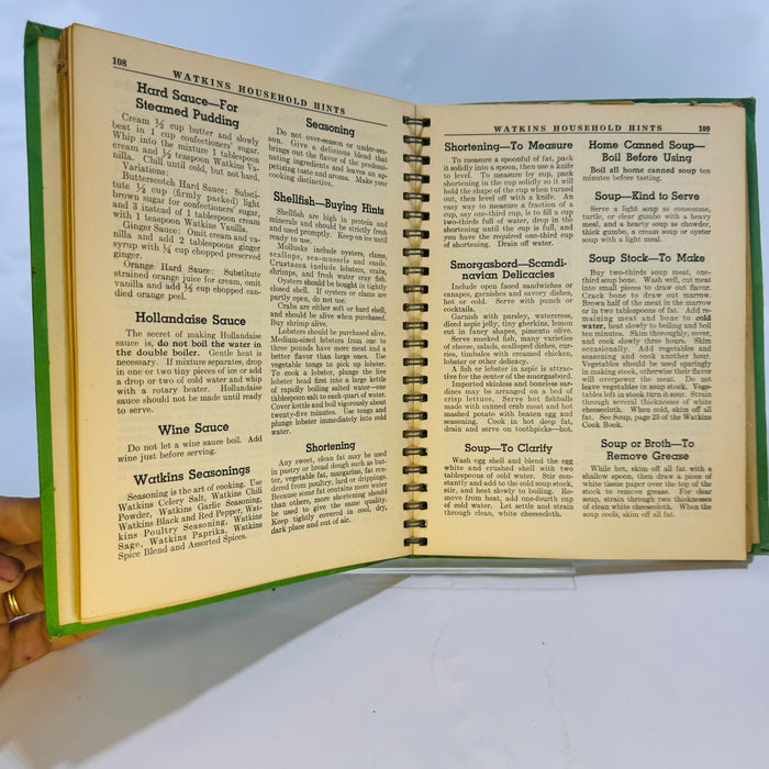 Watkins Household Hints by Elaine Allen 1941 J.R. Watkins Co. Green Cover